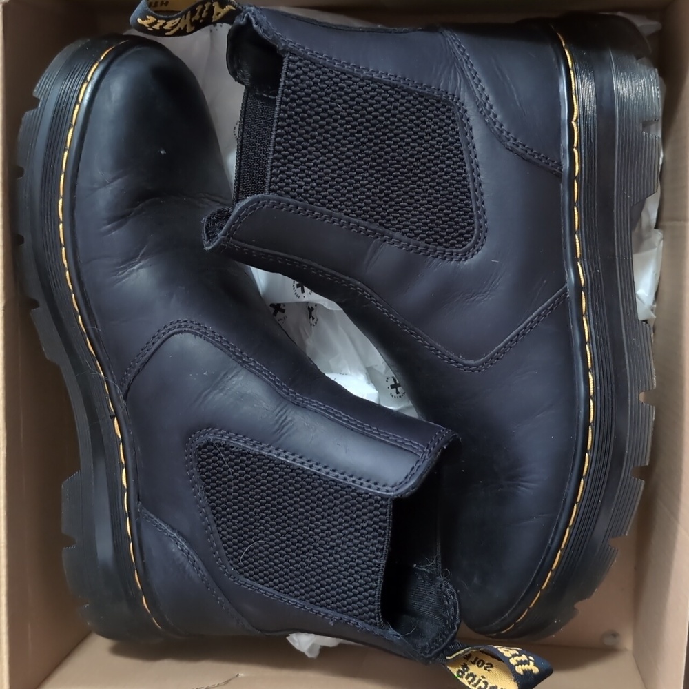 Dr. Martens Embury boot in black